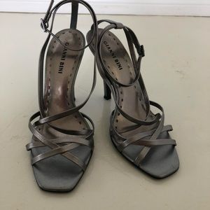 Gianni Bini grey sandals